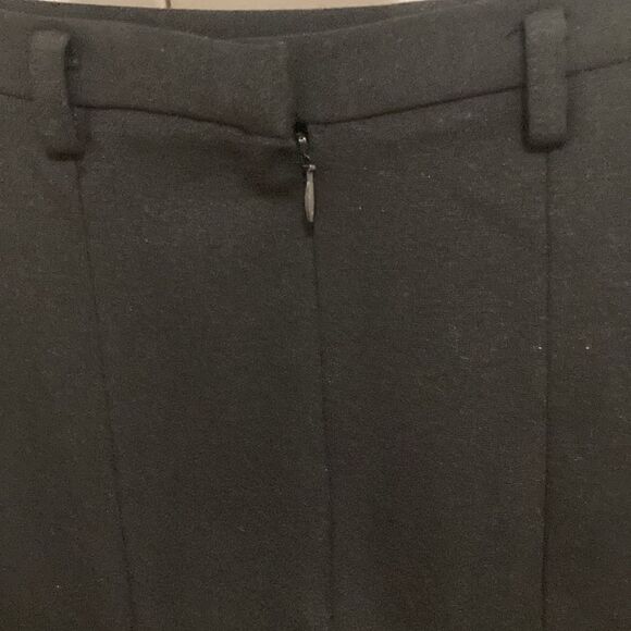 Cynthia Cynthia Steffe Skirt in Black. Tulip shape, side pockets. Size 0. - Picture 3 of 10